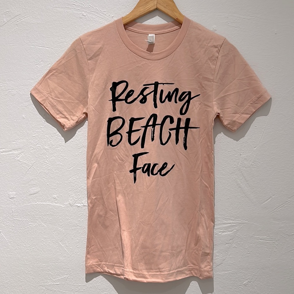 NWOT🏖️Resting Beach Face graphic tee - Sandy Pink